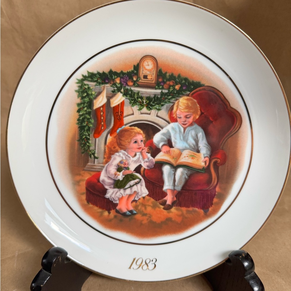 1983 Avon 3rd Edition Christmas Memories “Enjoying the Night Before Christmas”